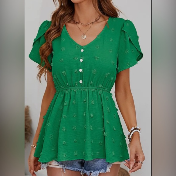 Ninexis Tops - Green V neck short sleeve top